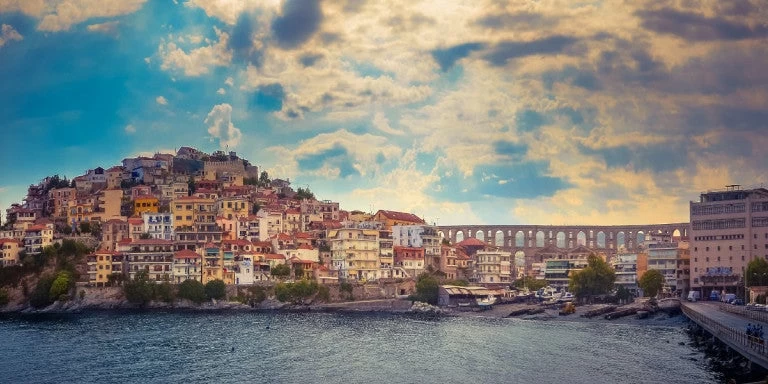 Σαν σήμερα ο πλωτάρχης Κριεζής ύψωσε την ελληνική σημαία στην ελεύθερη Καβάλα